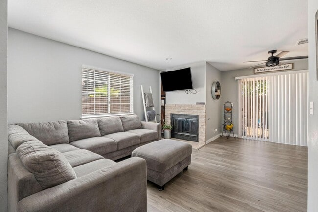 Building Photo - 9049 Laguna Springs Way