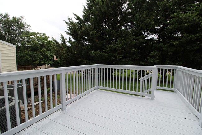 Building Photo - 486 Pheasant Run Cir