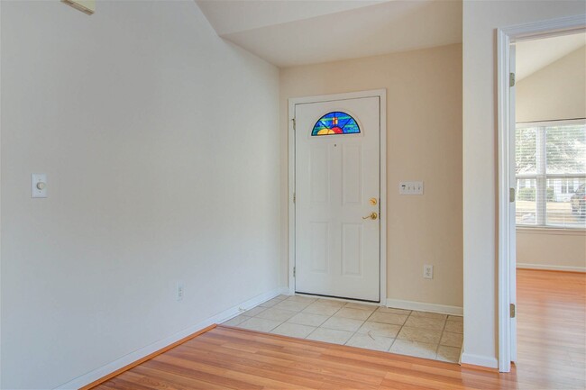 Building Photo - 116 Ashley Villa Circle Apt #B, Charleston...