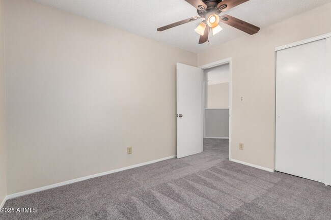 Building Photo - 10023 W Sells Dr