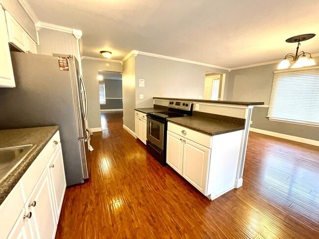 Building Photo - Beautiful 3-bedroom, 2.5-bathroom home