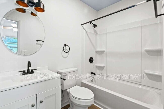 Building Photo - 3111 Azalea Dr