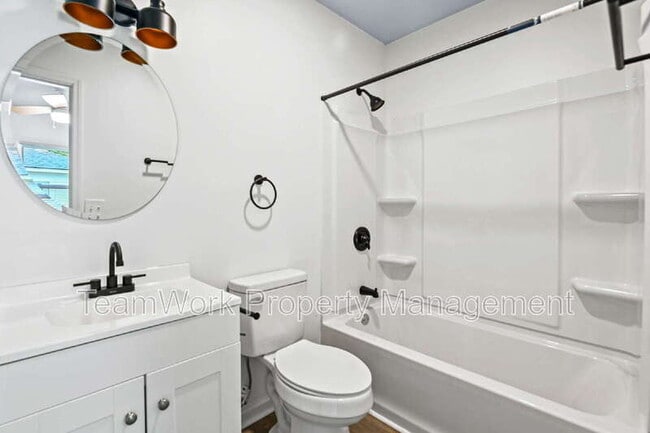 Building Photo - 3111 Azalea Dr
