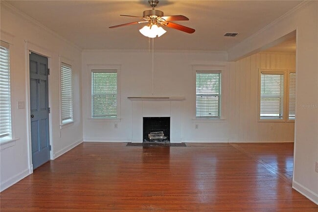 Building Photo - 1718 E Elm Rd