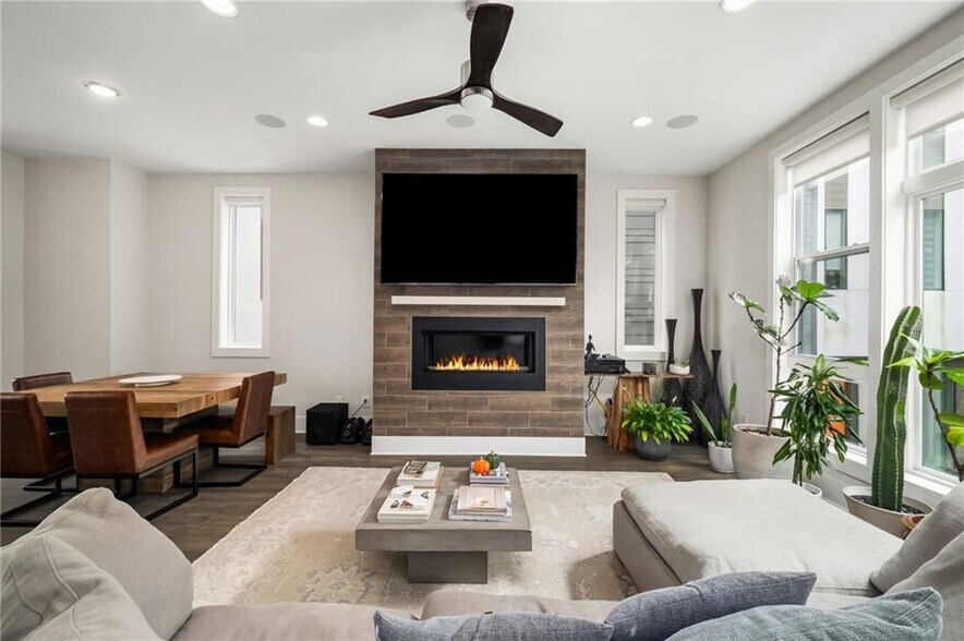 Building Photo - 52 Reynolds Square Ln