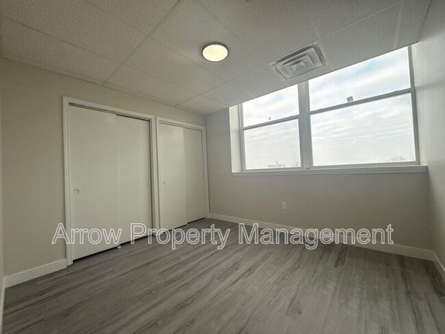 Building Photo - 731 E Crawford St