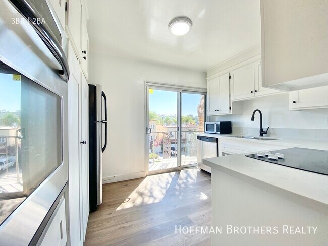 Building Photo - 919 N Alfred St