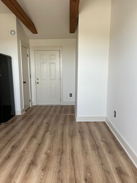 Building Photo - 332 Broadway