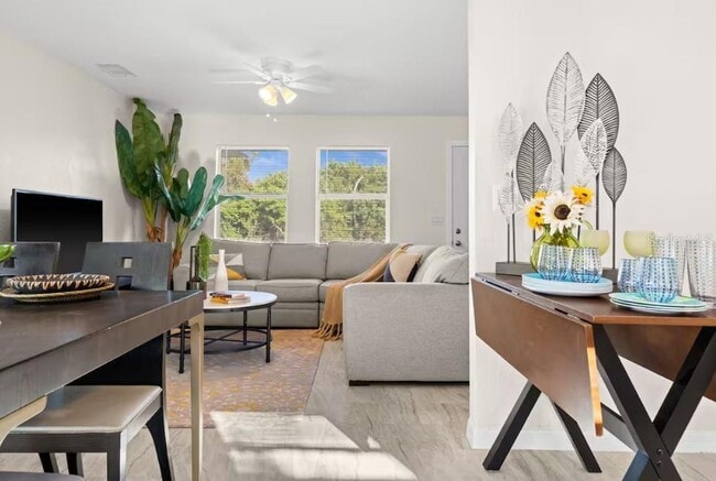 Building Photo - 2715 Lee St