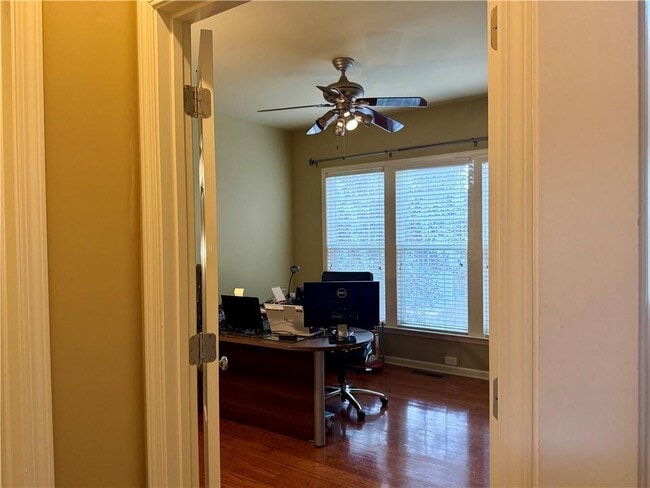 Building Photo - 585 Marylebone Dr