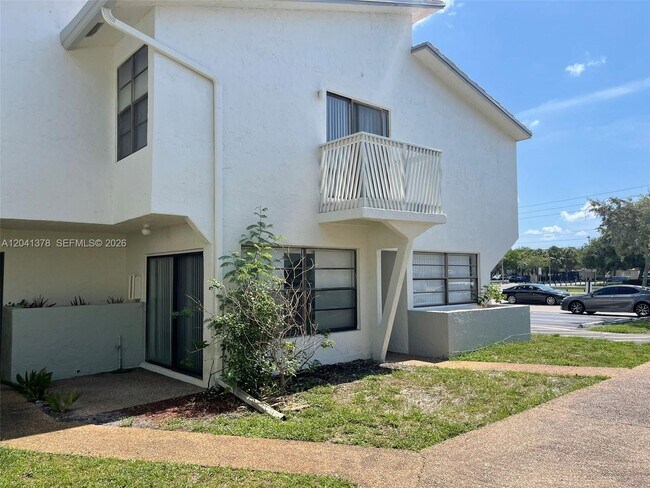 Building Photo - 2580 Coral Springs Dr