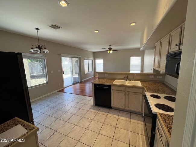 Building Photo - 1321 N Palmsprings Dr