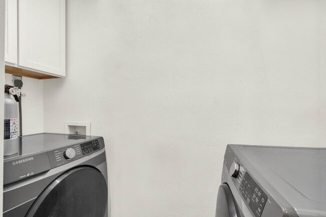 Building Photo - Charming 2-Bedroom + Bonus Room/Loft, 2-Bath Townhome Retreat in Conway!