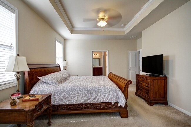 Building Photo - Stunning 4 bedroom in Park West - Mt. Pleasant