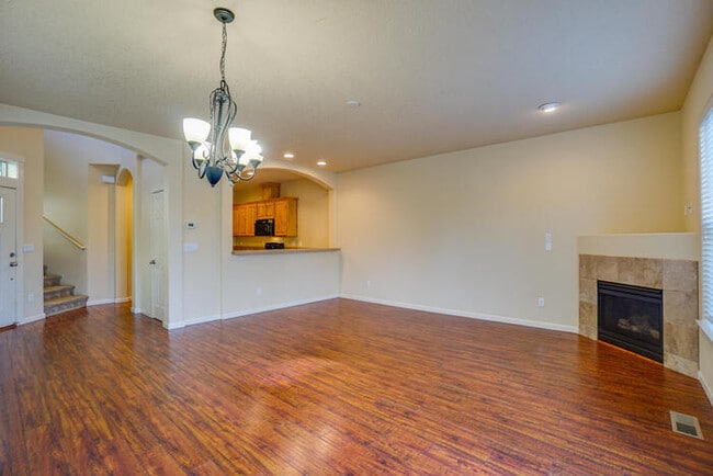 Building Photo - BEAUTIFUL THREE BEDROOM HOME IN FELIDA