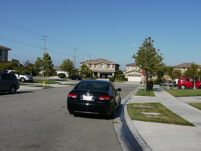 Building Photo - Spacious 4-Bedroom Home in North Fontana –...
