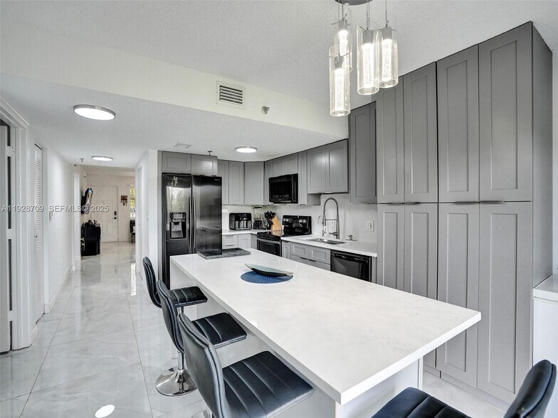 Building Photo - 9470 Tangerine Pl