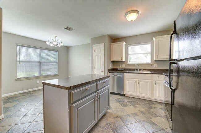 Building Photo - 6815 Dolan Bluff Ln