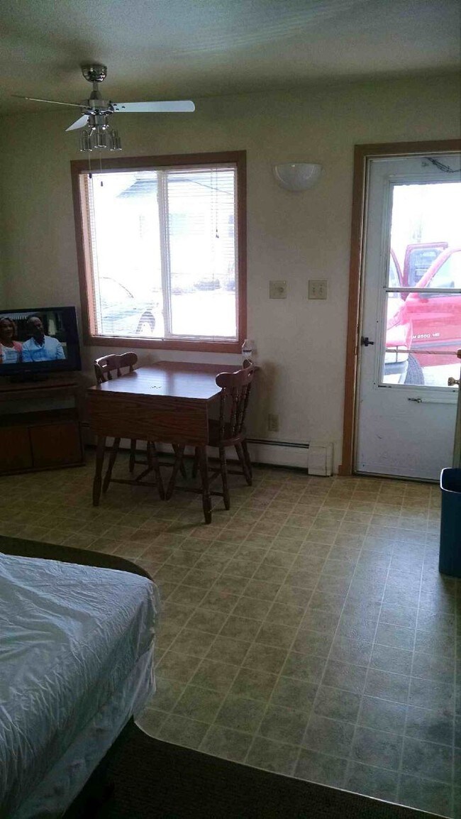 Primary Photo - Ripon Meadows - 6 Unit - 3
