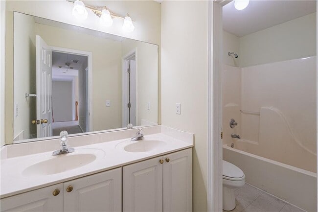 Building Photo - 5646 Nottingham Dr NW