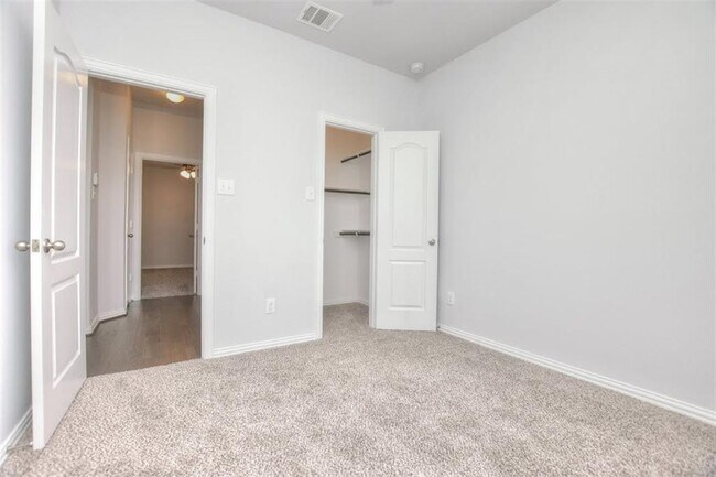 Building Photo - 704 Bonnet Blvd