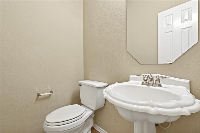 Building Photo - 9201 Brodie Ln