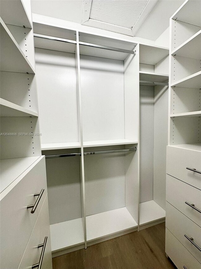 Building Photo - 2540 W 67th Pl