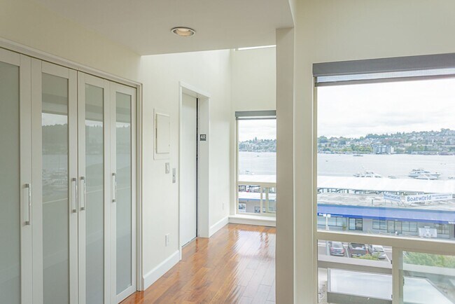 Building Photo - 2bd/2ba Seattle Condo