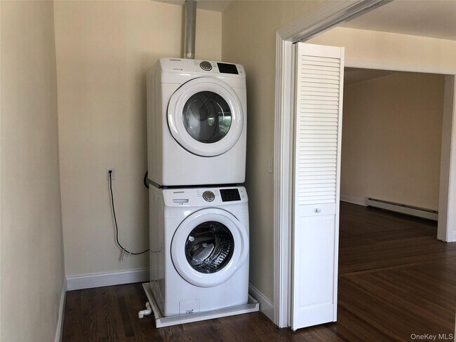 Building Photo - 6 Nassau Blvd