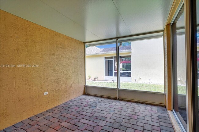 Building Photo - 2057 SE Avon Park Dr