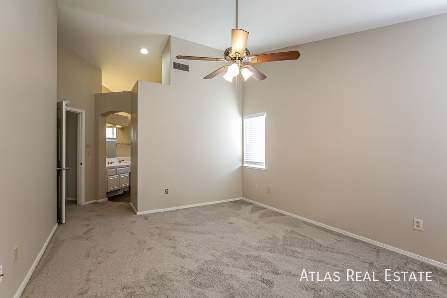 Building Photo - 5808 Ventana Dr