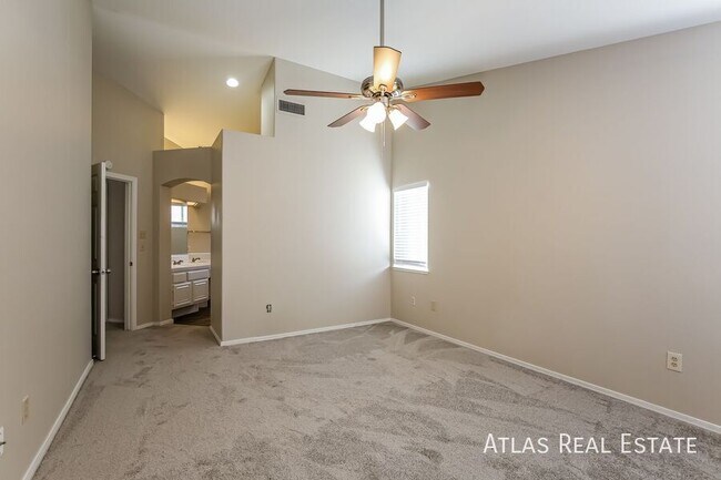 Building Photo - 5808 Ventana Dr