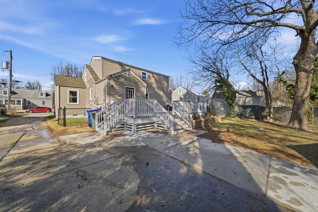 Building Photo - 4549 Bankhead Ave