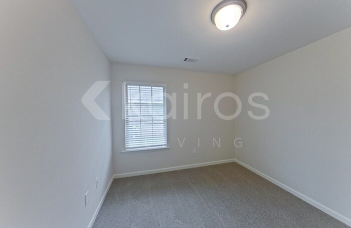 Building Photo - 755 Park Ln