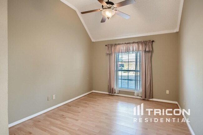 Building Photo - 2708 Hemingway Dr