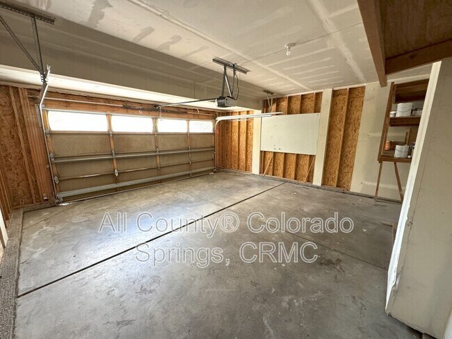 Building Photo - 5859 Instone Cir