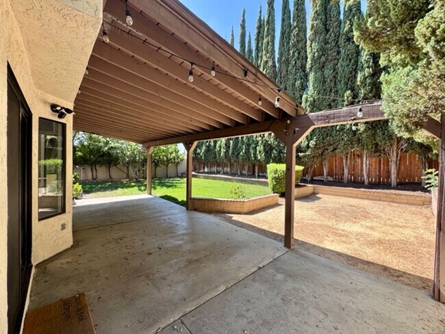 Building Photo - Spacious 4 Bedroom Home in Temecula’s Vine...