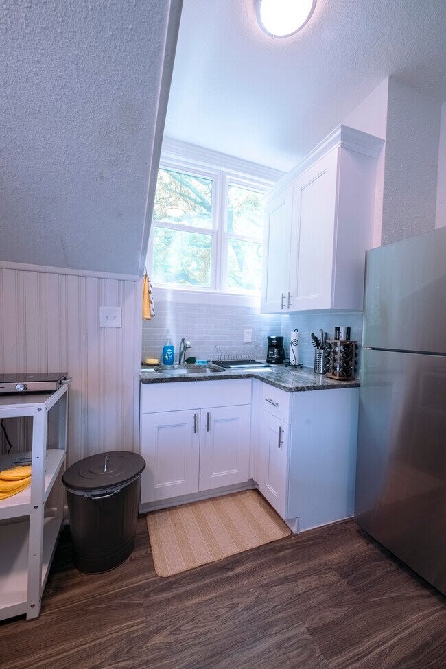 Building Photo - 4311 County St