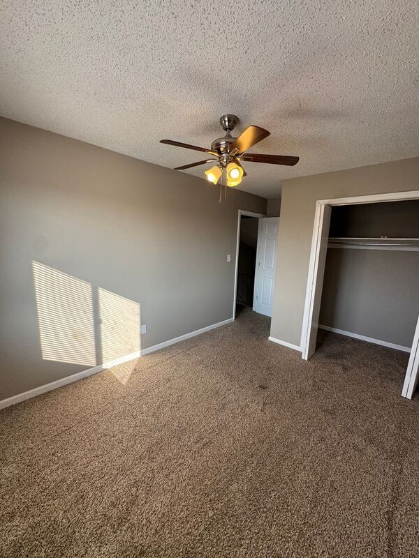 Building Photo - 1232 E Guinevere St