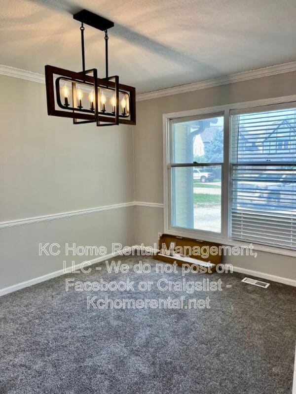 Building Photo - 1109 E Sleepy Hollow Dr