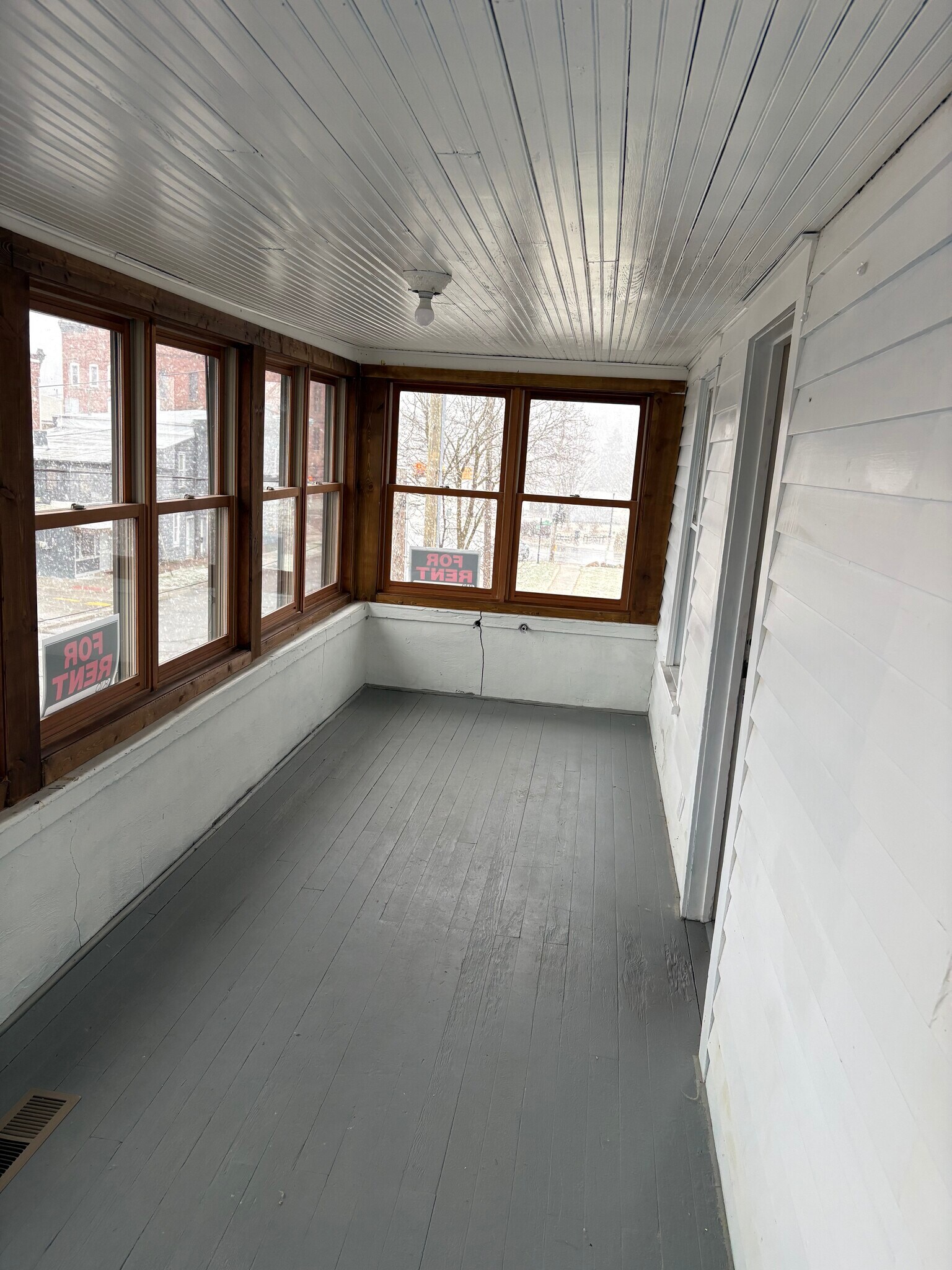 Building Photo - 115 N Maple St