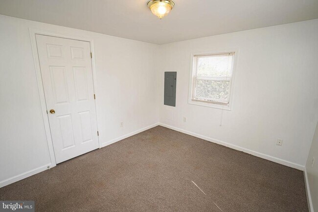 Building Photo - 401 Newton Terrace