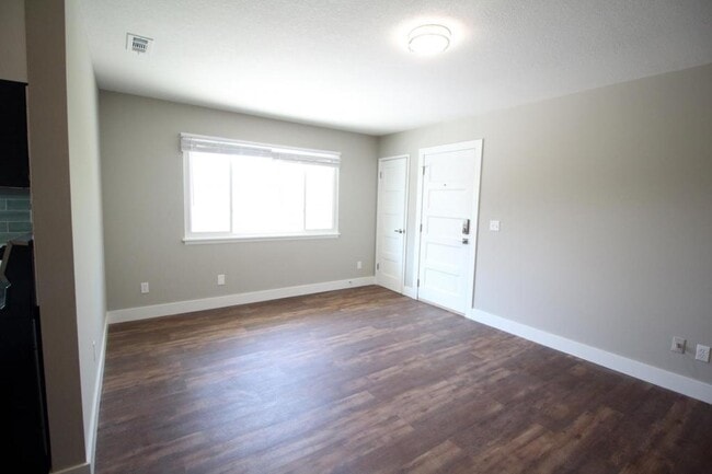 Building Photo - 6000 Metcalf Ln