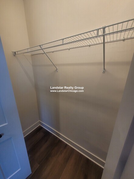 Building Photo - 1241 Chicago Ave