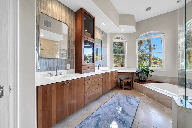 Building Photo - 1393 Sunset Beach Dr
