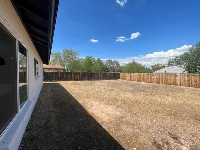 Building Photo - 3831 S Mitchell Dr