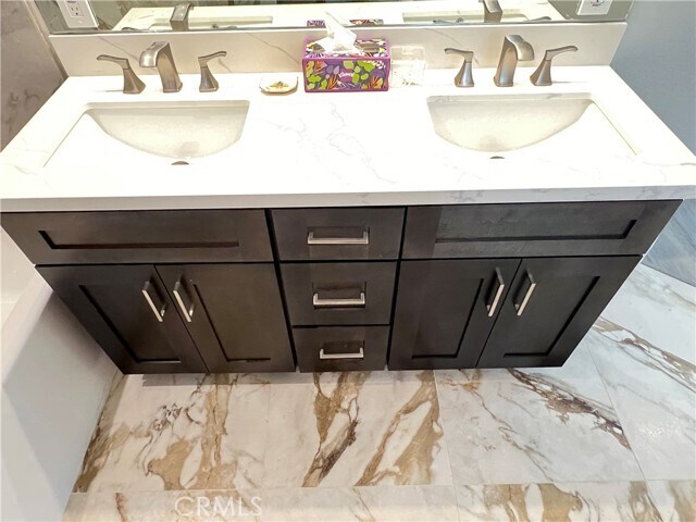 Building Photo - 1011 Hyde Park Dr