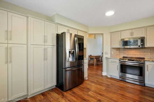 Building Photo - Pet-Friendly 3BR, 1/3.4 Home in Apple Vall...