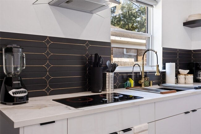 Building Photo - 4208 Clay St