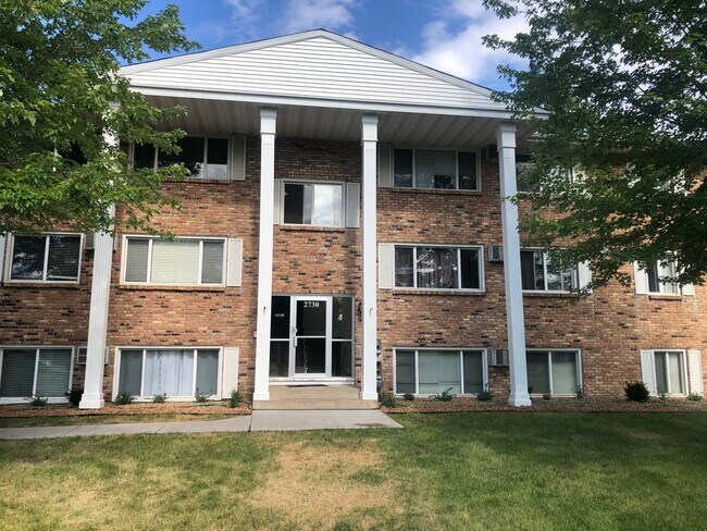 Building Photo - 2730 Rosalyn Ct